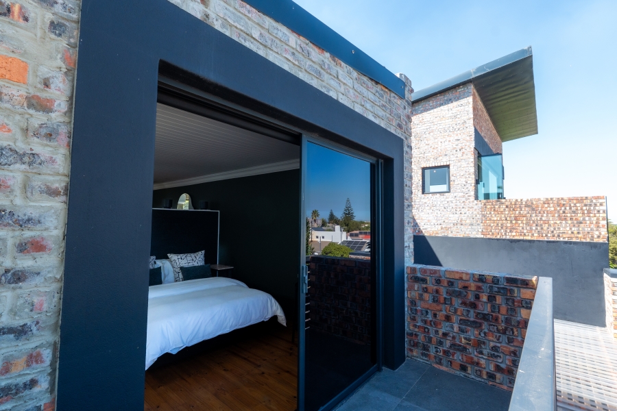 5 Bedroom Property for Sale in Van Riebeeckstrand Western Cape